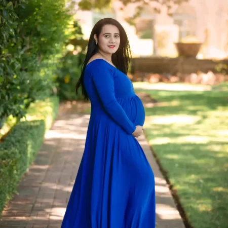 Comfortable and Stylish Full-Sleeve Maternity Dress for Photography