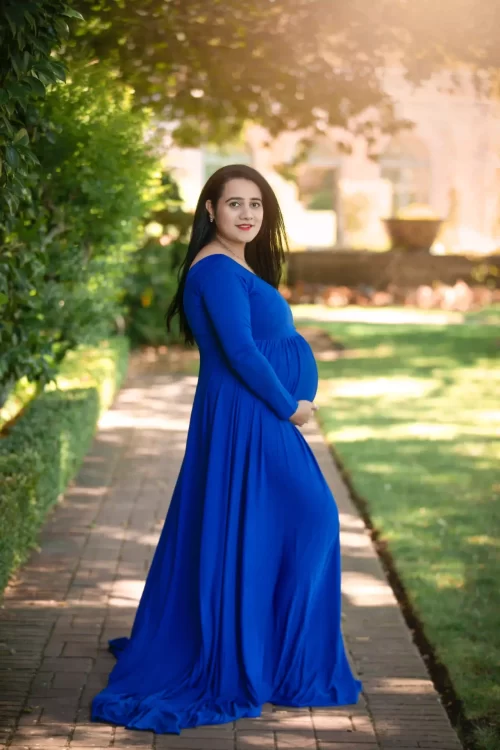 Comfortable and Stylish Full-Sleeve Maternity Dress for Photography