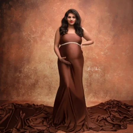 Flowy Chiffon Wrap for a Graceful and Elegant Maternity Session