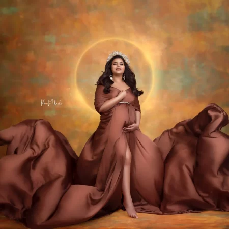 Flowy Chiffon Wrap for a Graceful and Elegant Maternity Session