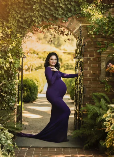 Captivating Full Sleeves Maternity Dress For Photoshoots